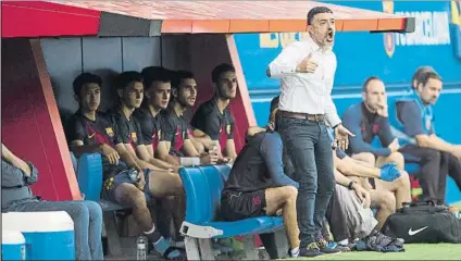  ?? FOTO: PERE PUNTÍ ?? Todo apunta que García Pimienta seguirá la próxima temporada en el banquillo del Barça B si nada se tuerce