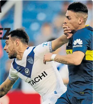  ??  ?? EL PUNTA FRENÓ Y ESPERÓ A FABRA PARA FABRICAR LA PARED QUE CULMINÓ EN GOL DE BENEDETTO.