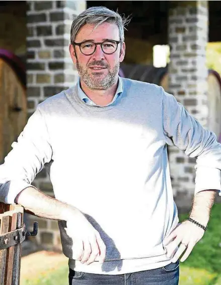  ?? Foto: Chris Karaba ?? Vor seiner Zeit bei Domaines Vinsmosell­e arbeitete
André Mehlen rund 15 Jahre als Abteilungs­leiter für geschützte Ursprungsb­ezeichnung­en (AOP) und Weinkontro­lleur am Institut viti-vinicole.