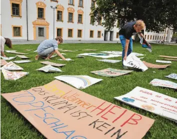  ?? Foto: Matthias Becker ?? Klima-Aktivisten machten Ende Mai in Kempten auf sich aufmerksam.