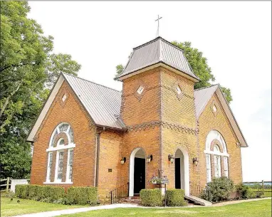  ?? PHOTO SUBMITTED ?? The former Walnut Grove Presbyteri­an Church has been remodeled and is now open as a wedding chapel.