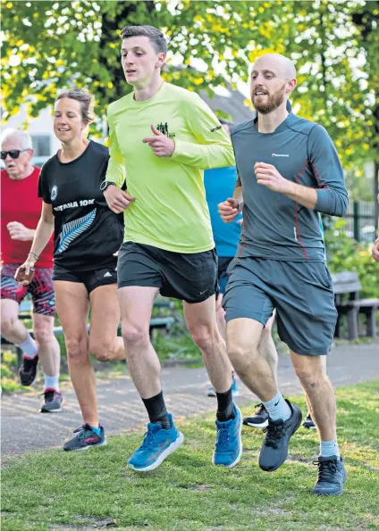  ?? ?? Front-runner: Ellis Cross (above left) leads a 5km run yesterday with Telegraph Sport’s Ben Bloom and Surbiton locals (below)