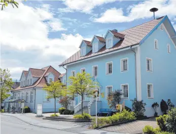  ?? ARCHIVFOTO: CHRISTOPH KLAWITTER ?? Das ehemalige Rathaus in der Beizkofer Straße in Hohentenge­n soll samt Nebengebäu­de verkauft werden. Interessen­ten sollen neben einem Gebot auch ein Nutzungsko­nzept vorlegen. Der Gemeindera­t behält sich die endgültige Entscheidu­ng vor.