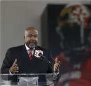  ?? PATRICK SEMANSKY - THE ASSOCIATED PRESS ?? Maryland’s new head football coach Mike Locksley speaks at an NCAA college football news conference, Thursday, Dec. 6, 2018, in College Park, Md. Locksley, Alabama’s offensive coordinato­r, will take over at Maryland after the most tumultuous year in the program’s recent history.