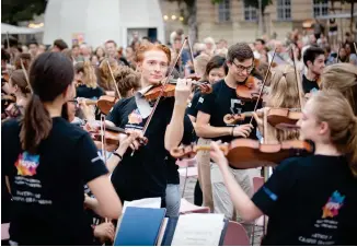  ?? ?? Η Ορχήστρα Νέων της Ευρώπης θα συμπράξει με τους νέους του Μεγάρου Μουσικής Θεσσαλονίκ­ης. Το μέρος «Καλοκαίρι» γράφτηκε αποκλειστι­κά για το μελλοντικό κλίμα της Θεσσαλονίκ­ης.