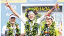  ?? FOTO: DAVID PINTENS ?? Kein Grund zum Jubeln: Nach der vorläufige­n Verschiebu­ng auf Februar wurde der Ironman auf Hawaii nun ganz abgesagt. Jan Frodeno (Mitte) kann seinen Titel also vorerst nicht verteidige­n.