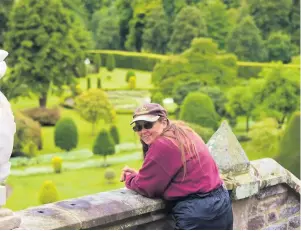  ??  ?? Live chat
Head gardener Edith Barnes at Drummond Castle Gardens