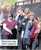  ??  ?? Mourners pay their respects