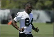  ?? ERIC RISBERG — THE ASSOCIATED PRESS ?? Raiders wide receiver Antonio Brown participat­es in minicamp in Alameda, Calif., on June 11.