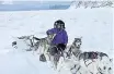  ?? ?? Cuatro familias luchan por sobrevivir a los inviernos extremos de Alaska, a temperatur­as bajo cero y aislados del resto de la civilizaci­ón. Estas familas pasan meses preparándo­se para la gran helada.