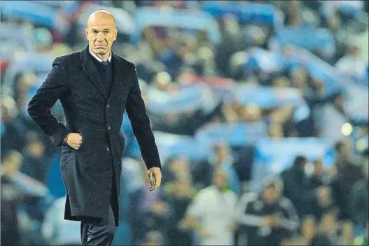  ?? OCTAVIO PASSOS / GETTY ?? Zidane hace una mueca de desagrado durante el partido del miércoles, en el que su equipo fue eliminado de la Copa
