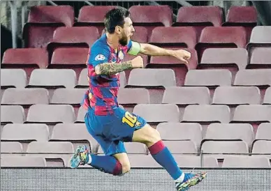  ?? LLUIS GENE / AFP ?? Lionel Messi celebra el seu gol contra el Nàpols, dissabte passat al Camp Nou