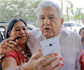  ??  ?? GIRA. Andrés Manuel López Obrador visitó Tuxtla Gutiérrez, Chiapas, ayer.