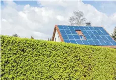  ?? FOTO: JAN WOITAS/DPA ?? Häuslebaue­r in Baden-Württember­g müssen von 1. Mai 2022 an, eine Solaranlag­e auf dem Dach installier­en.