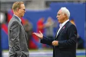  ?? THE NEW YORK TIMES ?? Eagles owner Jeffrey Lurie (right, with Giants owner John Mara) called Donald Trump’s presidency “disastrous” during a meeting last October that was intended to be kept confidenti­al.