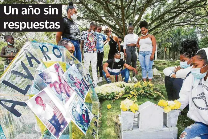  ?? JUAN PABLO RUEDA / ADN ?? FAMILIAS de Álvaro Caicedo, Jean Paul Cruz, Jair Cortés, Luis F. Montaño y Léider Cárdenas claman justicia, tras masacre en Llano Verde, en 2020.