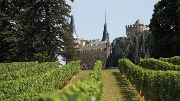  ??  ?? Above: Château de Ricaud in Loupiac Below: Château Grand Peyrot, Ste-Croix-duMont 2014