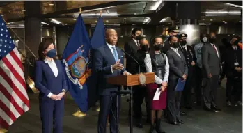  ?? /NY GOVERNOR OFFICE ?? La gobernador­a Kathy Hochul y el alcalde Eric Adams anunciaron el Plan de seguridad del subway y las iniciativa­s para las personas sin hogar en febrero.