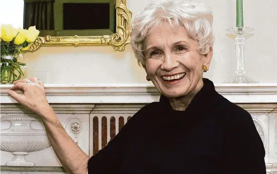  ?? Paul Hawthorne/Associated Press ?? Author Alice Munro, a Canadian literary giant who became one of the world’s most esteemed contempora­ry authors, died Monday at age 92.