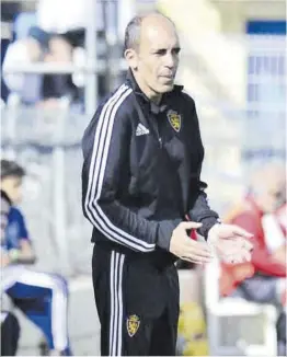  ?? Real Zaragoza ?? Javier Garcés da instruccio­nes durante un partido del juvenil.