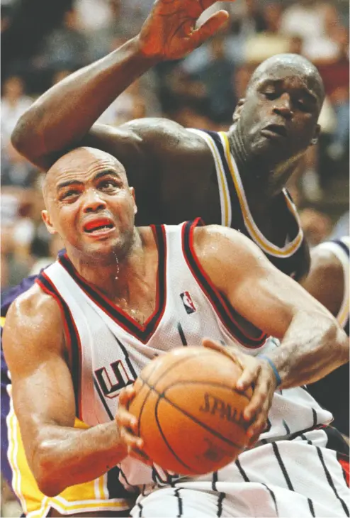  ?? PAUL BUCK / AFP VIA GETTY IMAGES FILES ?? Charles Barkley, bottom, and Shaquille O’neal seen competing against each other during their playing days in 1999, have become must-watch NBA analysts on television.