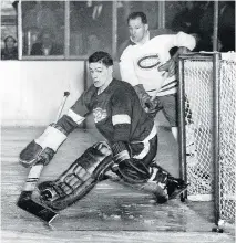  ?? MONTREAL GAZETTE FILES ?? Detroit goalie Terry Sawchuk and Montreal’s Floyd Curry watch a puck just miss the net in a 1954 game.