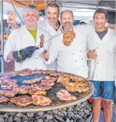  ??  ?? Kulinarisc­h: Nur bestes vom Grill und viele weitere regionale Spezialitä­ten lassen keine Wünsche übrig.