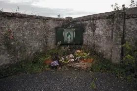  ??  ?? A shrine built to honor the children buried at St. Mary’s Mother and Baby Home in Tuam, Ireland, October 2017