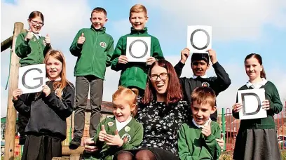  ?? ?? ●●Headteache­r Natalie Longstaff with pupils from Britannia Primary School celebratin­g the Good Ofsted rating