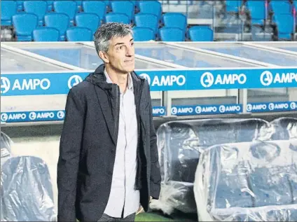  ?? FOTO: UNCITI ?? Imanol Alguacil en el banquillo de Anoeta el día de su presentaci­ón