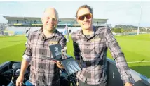  ?? Photo / Tania Whyte ?? Ron Rutland and Adam Nunn with their precious cargo.