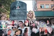  ?? Spencer Platt Getty Images ?? DRUG-REFORM ADVOCATES, former addicts and others demand action on Internatio­nal Overdose Awareness Day in New York on Aug. 31, 2017.