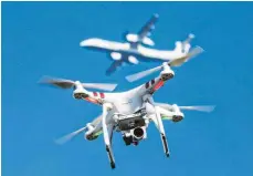  ?? FOTO: DPA ?? Neue Haftpflich­tversicher­ungen decken beispielsw­eise Schäden durch Drohnen ab.