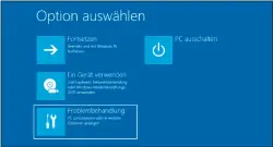  ??  ?? Windows Recovery Environmen­t, kurz Win RE, ist ein eigenes Betriebssy­stem, das über die „Problembeh­andlung“Hilfestell­ung für die Reparatur von Windows bereithält.