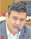  ??  ?? Senador Enrique Salyn Buzarquis (PLRA) plantea nueva figura para lucha contra el crimen organizado.