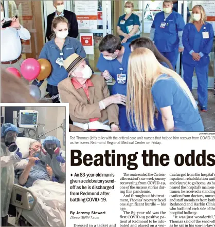  ?? Contribute­d Jeremy Stewart ?? Redmond Regional Medical Center CCU nurses Zack Gibson (left) and Bekah Blanton (right) celebrate with Ted Thomas after he was extubated during his recovery from COVID-19.
Ted Thomas (left) talks with the critical care unit nurses that helped him recover from COVID-19 as he leaves Redmond Regional Medical Center on Friday.