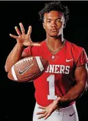  ?? [PHOTO BY STEVE SISNEY, THE OKLAHOMAN] ?? Kyler Murray will make his first start as Oklahoma’s quarterbac­k Saturday against West Virginia. Murray, a Texas high school legend, will start in place of Baker Mayfield, though Mayfield will play.