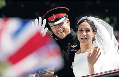  ?? /DAMIR SAGOLJ/ REUTERS ?? Prince Harry and his wife Meghan wave as they ride a horse-drawn carriage after their wedding ceremony at St George’s Chapel in Britain on Saturday.