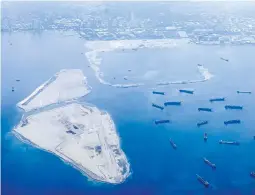  ?? ?? Aerial shot of a Manila Bay reclamatio­n project (Photo by Mark Balmores).