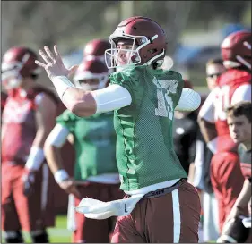  ?? NWA Democrat-Gazette/ANDY SHUPE ?? Arkansas redshirt freshman quarterbac­k Cole Kelley is splitting repetition­s with sophomore Ty Storey on the second team in a battle to back up starter Austin Allen.