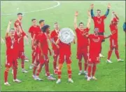  ??  ?? Bayern Munich players celebrate with the trophy after winning the Bundesliga on Saturday. REUTERS