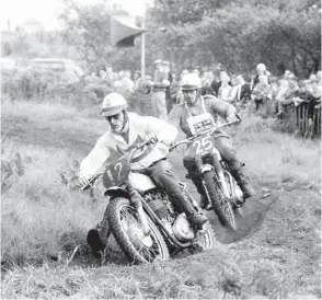  ??  ?? Above: Derek lines up to pass in the 1959 Hawkstone British GP.