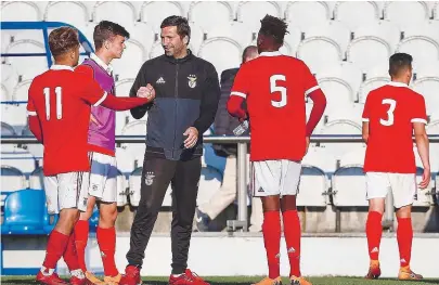  ??  ?? João Tralhão treinou vários escalões de formação das águias e orientava atualmente os sub-23