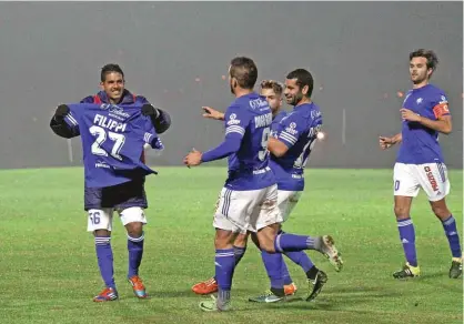  ??  ?? Filippi estava na bancada, contra o Vizela (1-0), quando os colegas lhe dedicaram o golo