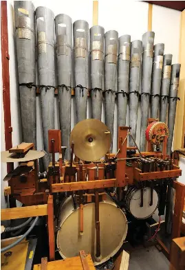  ??  ?? Behind the scenes The organ’s array of percussion instrument­s and sound effects are stored in the “toy counter” behind its decorative facade