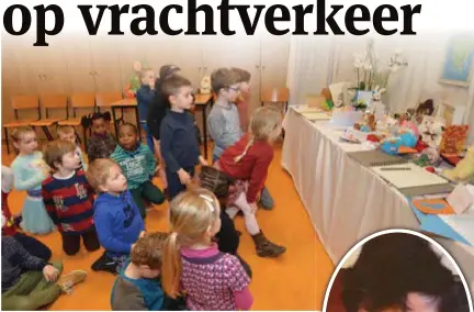  ?? FOTO MICHEL VANNEUVILL­E ?? In de school van de verongeluk­te Brugse jongen Yamen is een rouwhoekje ingericht.