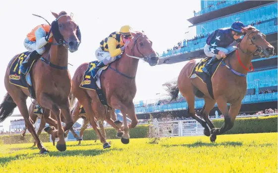  ?? Picture: GETTY IMAGES ?? Big Money (centre) finishes third to Samantha (left) and To Excess in a tight finish at Randwick at his latest run.