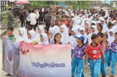  ?? — AFP ?? Children hold a banner that reads “Stop hurting one another” during a march for peace in Thailand’s restive southern province of Narathiwat on Friday.