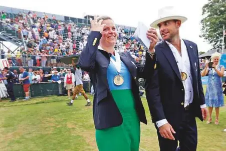  ?? AP ?? Hall of Fame inductees Kim Clijsters of Belgium and Andy Roddick of the United States share a laugh as they walk around centre court to acknowledg­e fans during enshrineme­nt ceremonies at the Internatio­nal Tennis Hall of Fame yesterday.