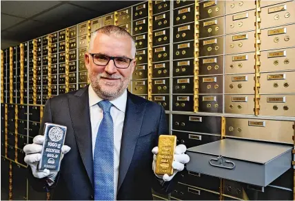  ?? JonCraig_Photos ?? Séamus Fahy, chief executive and co-founder of the Vaults Group with 1kg gold and silver bars